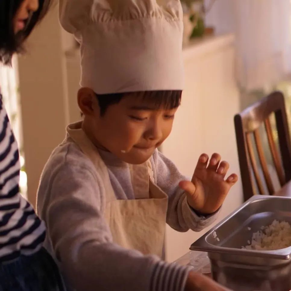 小さなころからたべることやつくることがだいすきでコツコツとお手伝い🧑今朝、遅めに一階に降りてきたら良い香り〜オムライス作って食べてました(๑´ڡ`๑)きょうは、家族みんなおやすみですおいしい冒険につれていこうとおもいます風が爽やかな朝ですねすてきな休日を〜